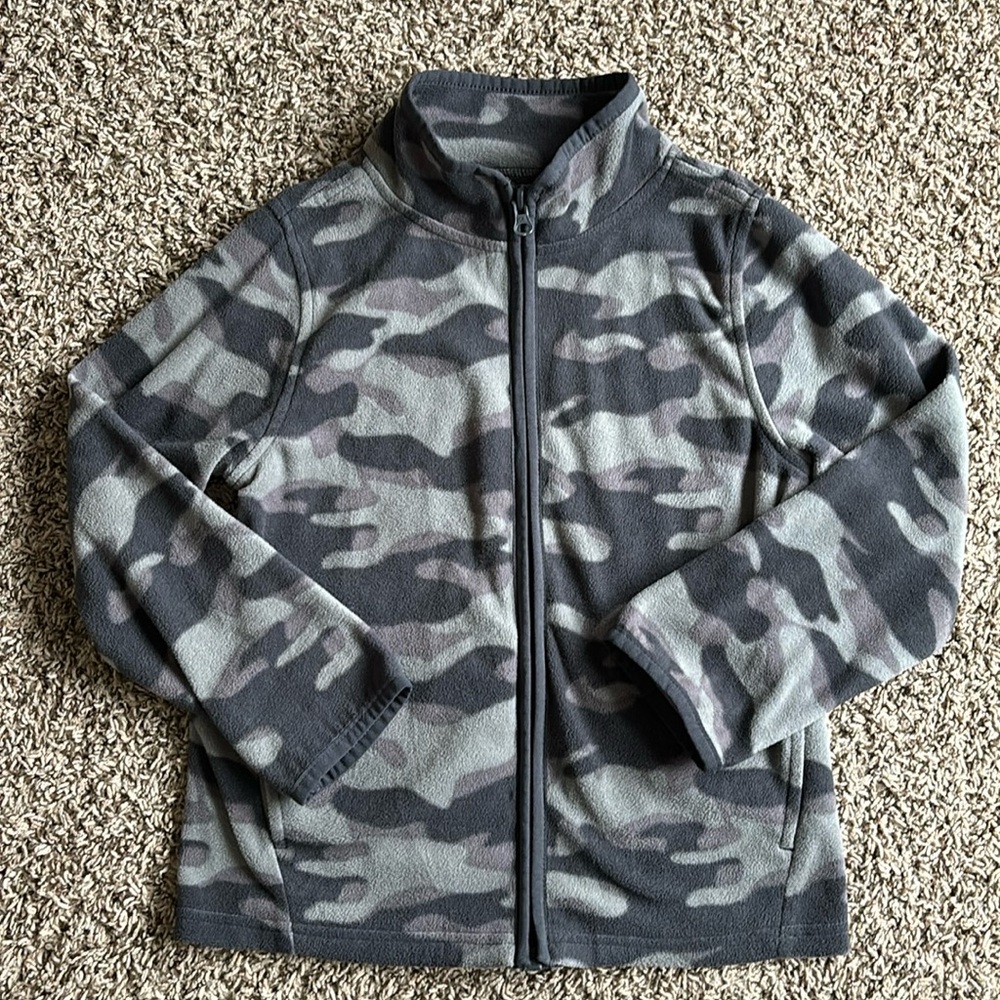 OshKosh B’gosh Gray Camo Print Fleece Full Zip Jacket, size 7